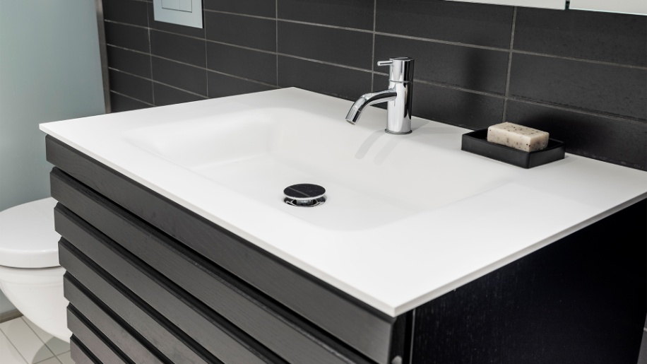 M-line bad i sort eg fra Tvis Køkken