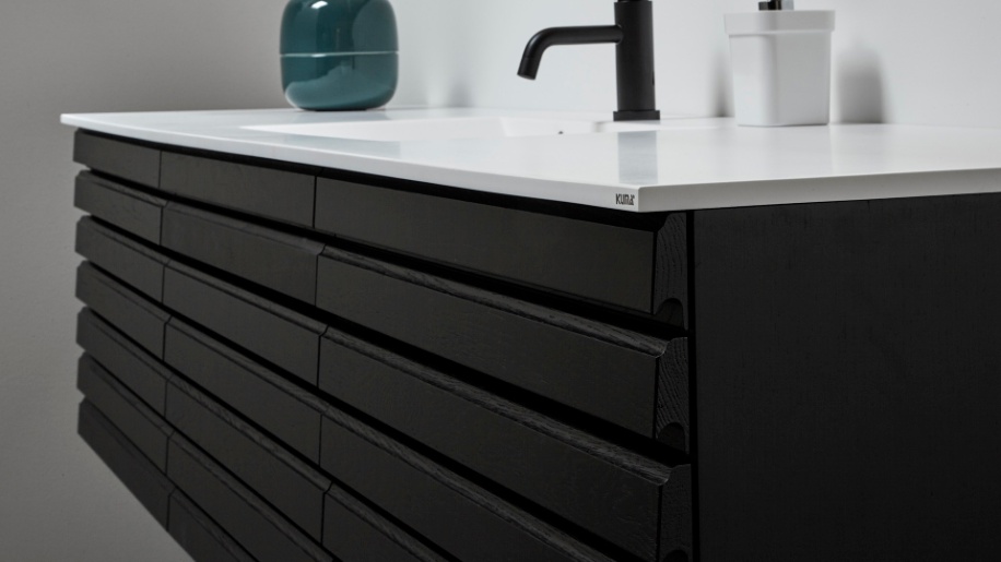 M-line bad i sort eg fra Tvis Køkkener