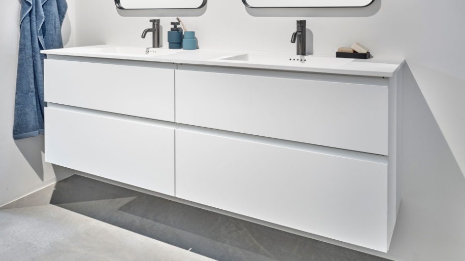 Plain grebsfrit bad fra Tvis Køkken