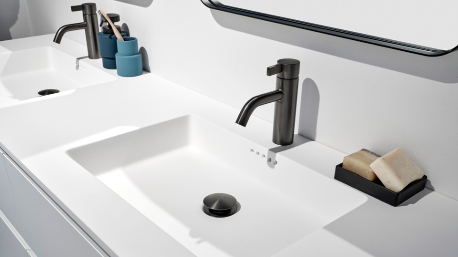 Plain grebsfrit bad fra Tvis Køkken