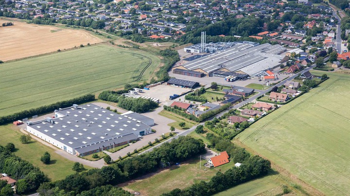 Luftfoto af fabrikken