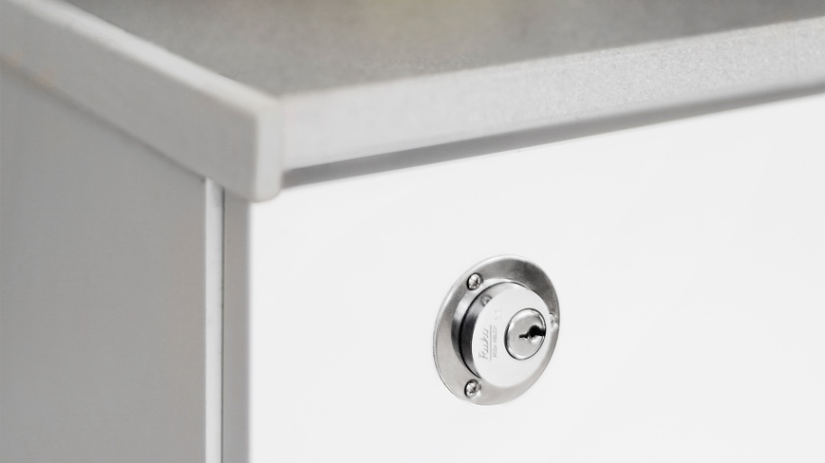 Vision skab med lås fra Tvis Køkkener