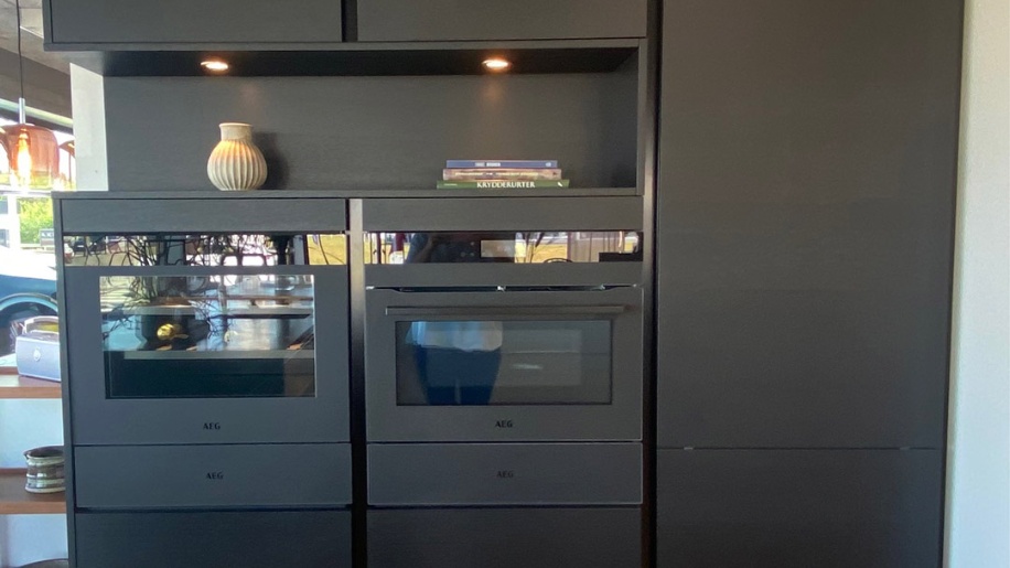 Køkken Model T-Line Grå og Sort Eg fra Tvis Køkken