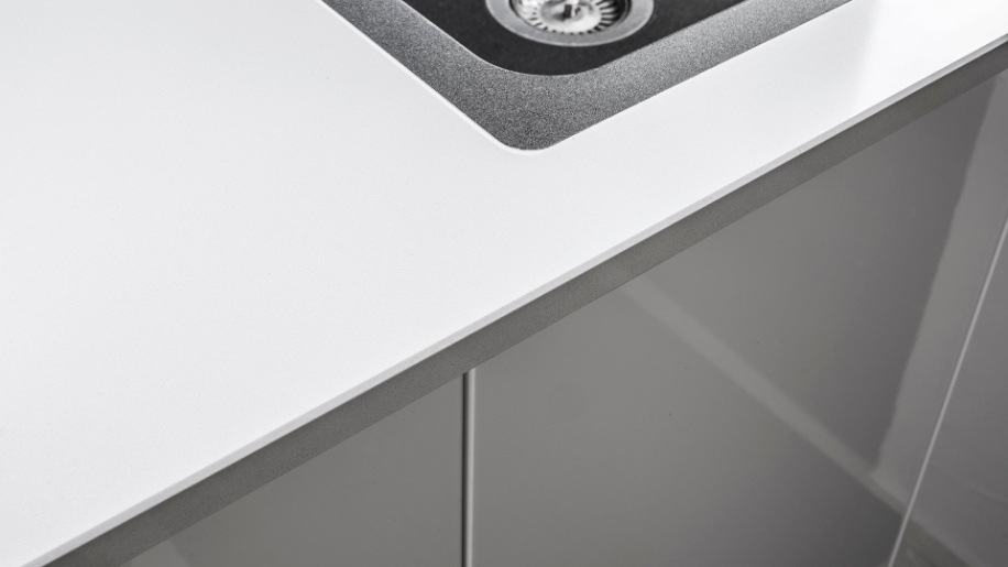 Unika Hvid i bryggerset fra Tvis Køkken