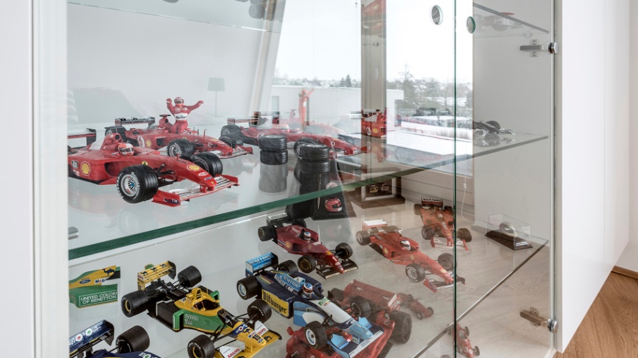 Plain hvid garderobe fra Tvis Køkken