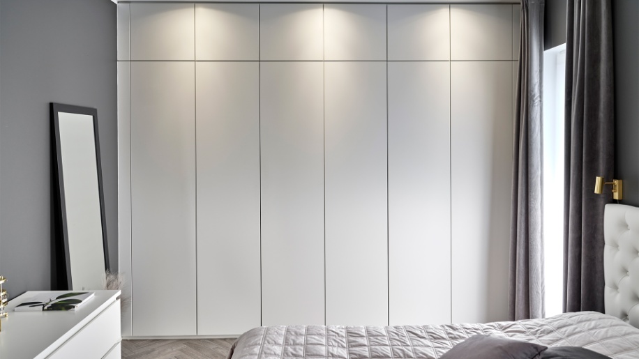 Unika hvid garderobe fra Tvis Køkken