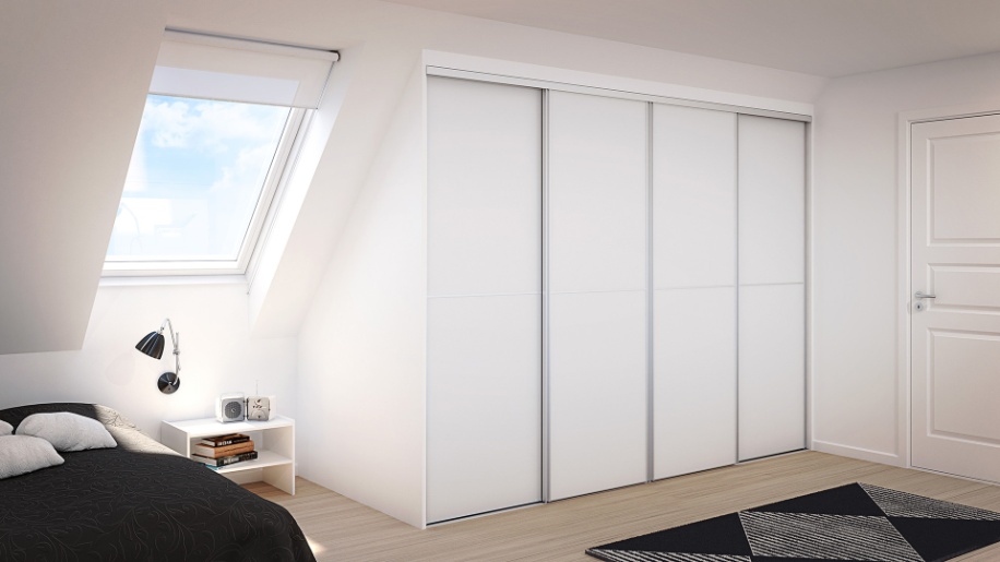 Skydedøre ved skråvægge fra Tvis Køkken