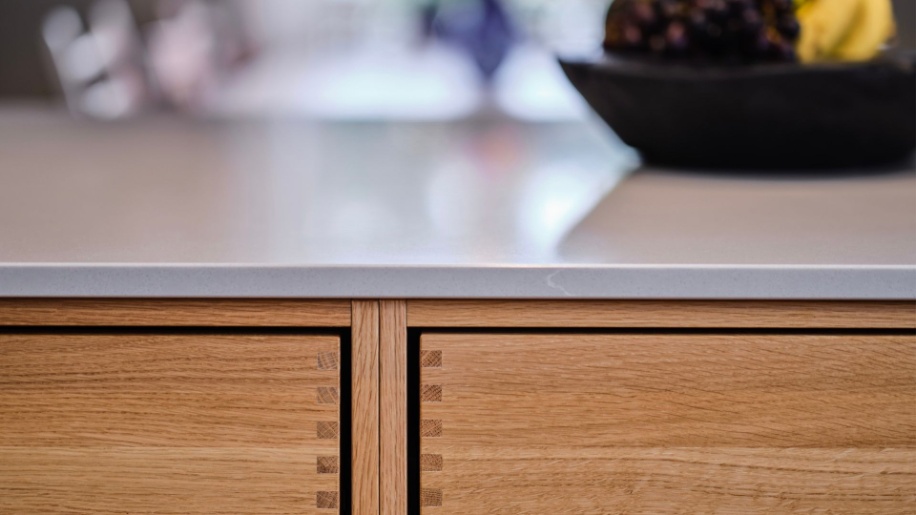 Tvis Køkken Forest egetræsskuffer og komposit bordplade