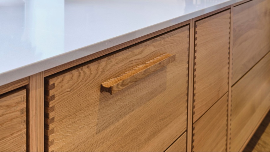 Tvis Køkken Forest egetræsskuffer med fingertappede samlinger og greb af egetræ