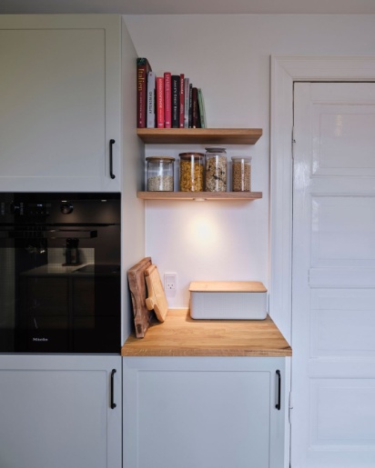 Tvis Køkken Forest og Frame rammelåge med træbordplade