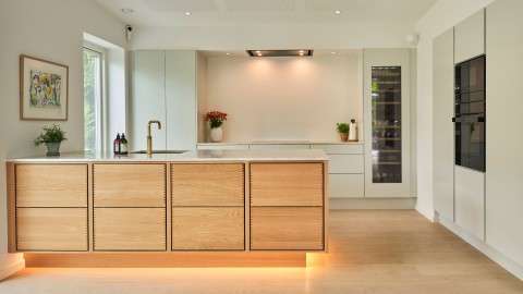 ROLIGE OG AFSTEMTE NATURFARVER