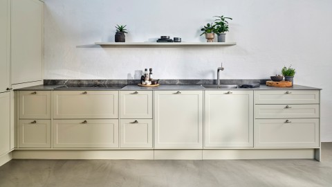 ROLIGE FARVER OG LYSENDE DETALJER