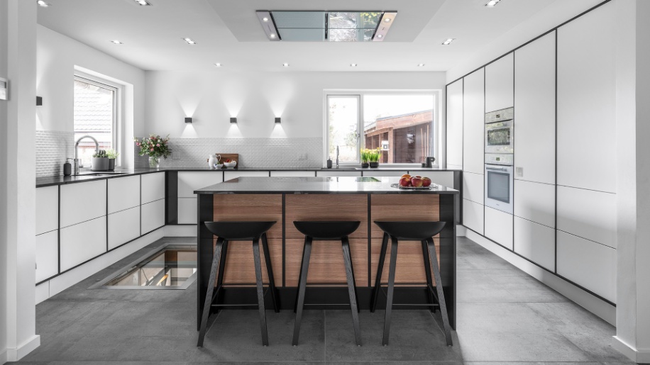 Future køkken i hvidt og sort fra Tvis Køkken