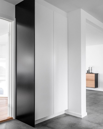 Future køkken i hvidt og sort fra Tvis Køkken