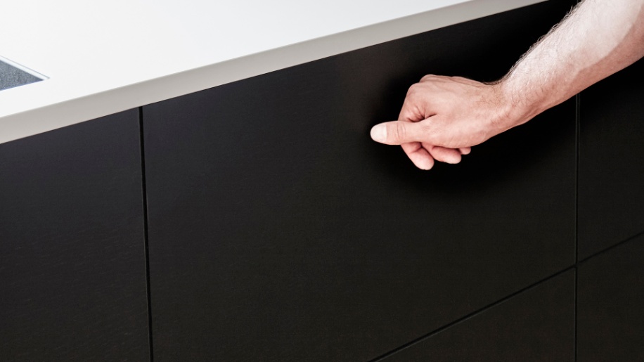 Future køkken i sort eg fra Tvis Køkken