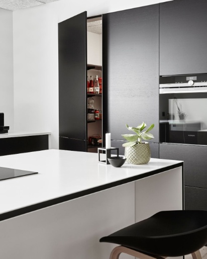 Future køkken i sort eg fra Tvis Køkken