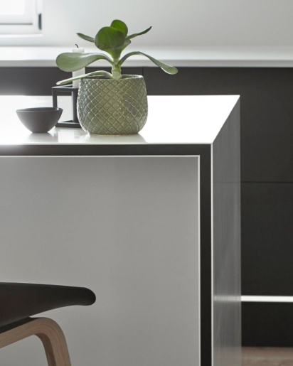 Future køkken i sort eg fra Tvis Køkken