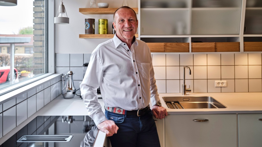 Tvis Køkken MG50 i mosgrå med inspiration i 1950'erne