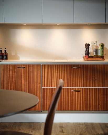 MG50 sapele og hvid Momento køkken fra Tvis Køkken