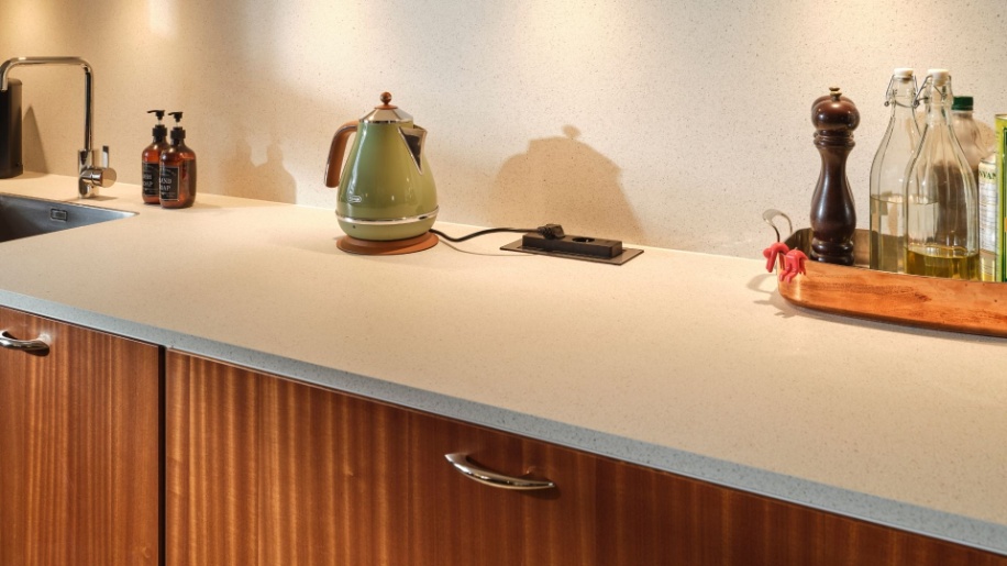 MG50 sapele og hvid Momento køkken fra Tvis Køkken