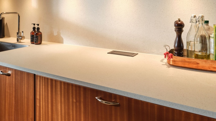 MG50 sapele og hvid Momento køkken fra Tvis Køkken