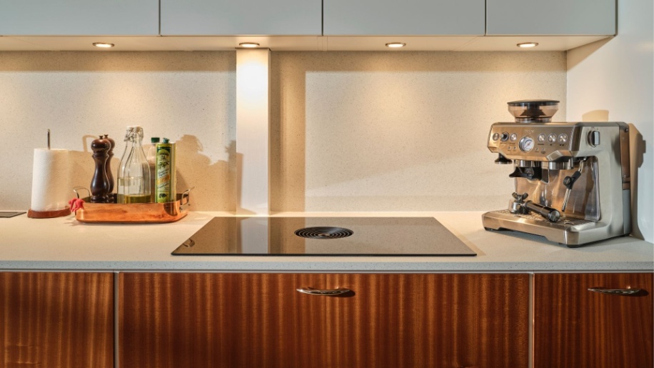 MG50 sapele og hvid Momento køkken fra Tvis Køkken