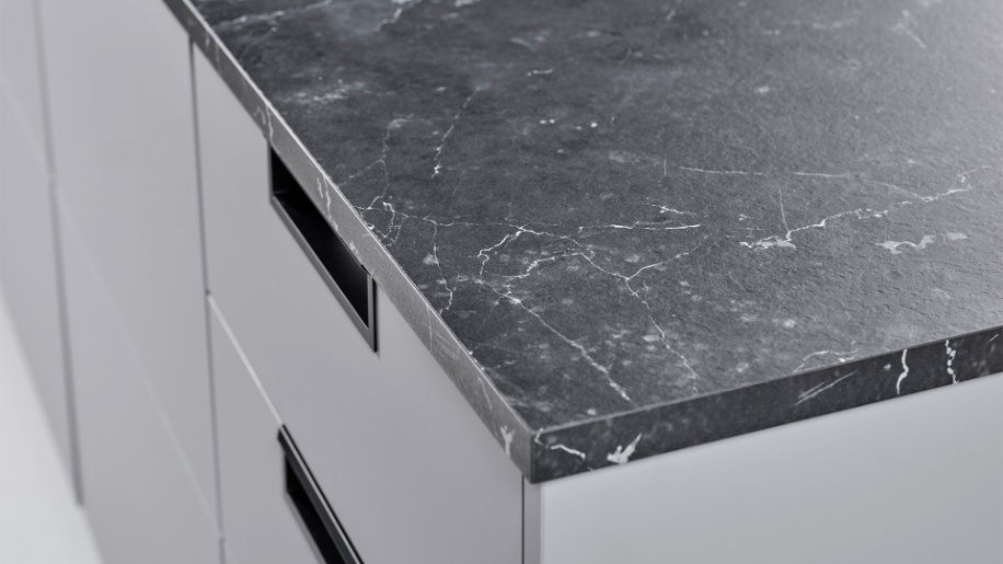 køkken med Momento-laminatfronter, laminat bordplade