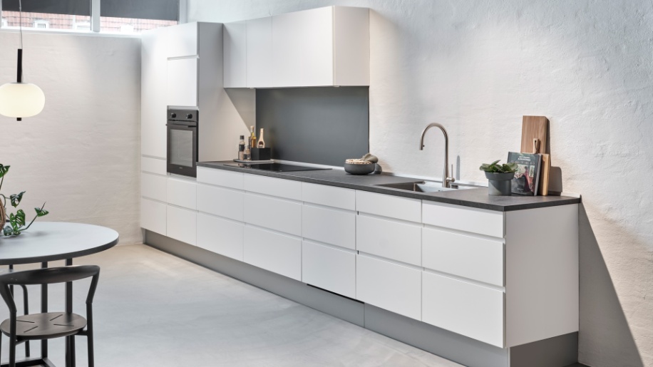 Plain grebsfri hvid køkken fra Tvis Køkken