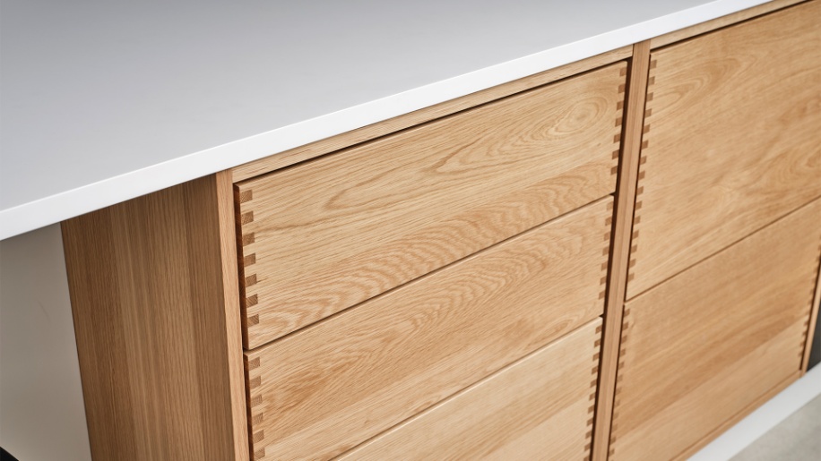 Unika køkken i hvid med Forest skuffer fra Tvis Køkkener