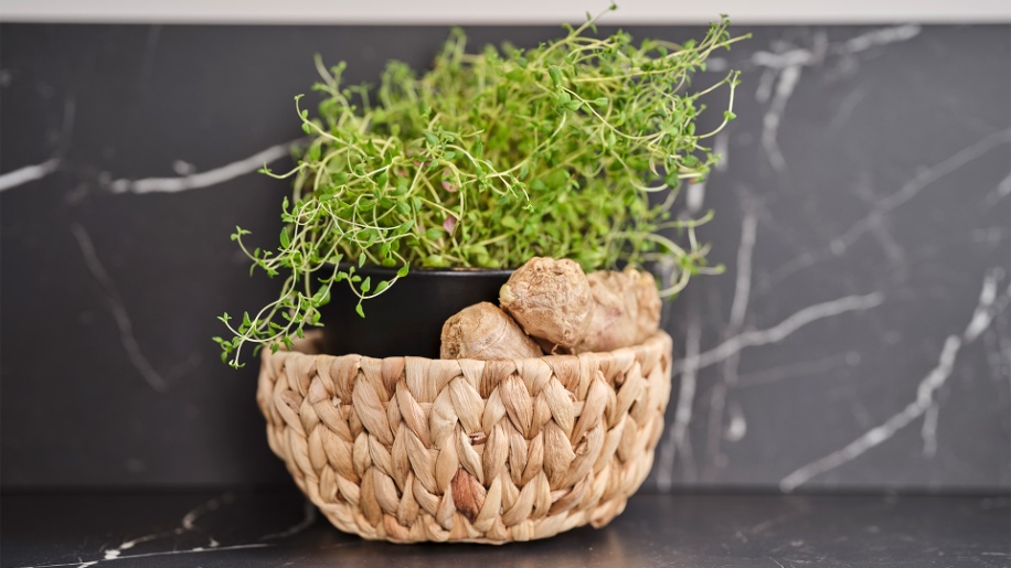 Unika køkken i hvid med Forest skuffer fra Tvis Køkkener