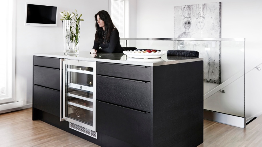 Nordic køkken i sort eg fra Tvis Køkken