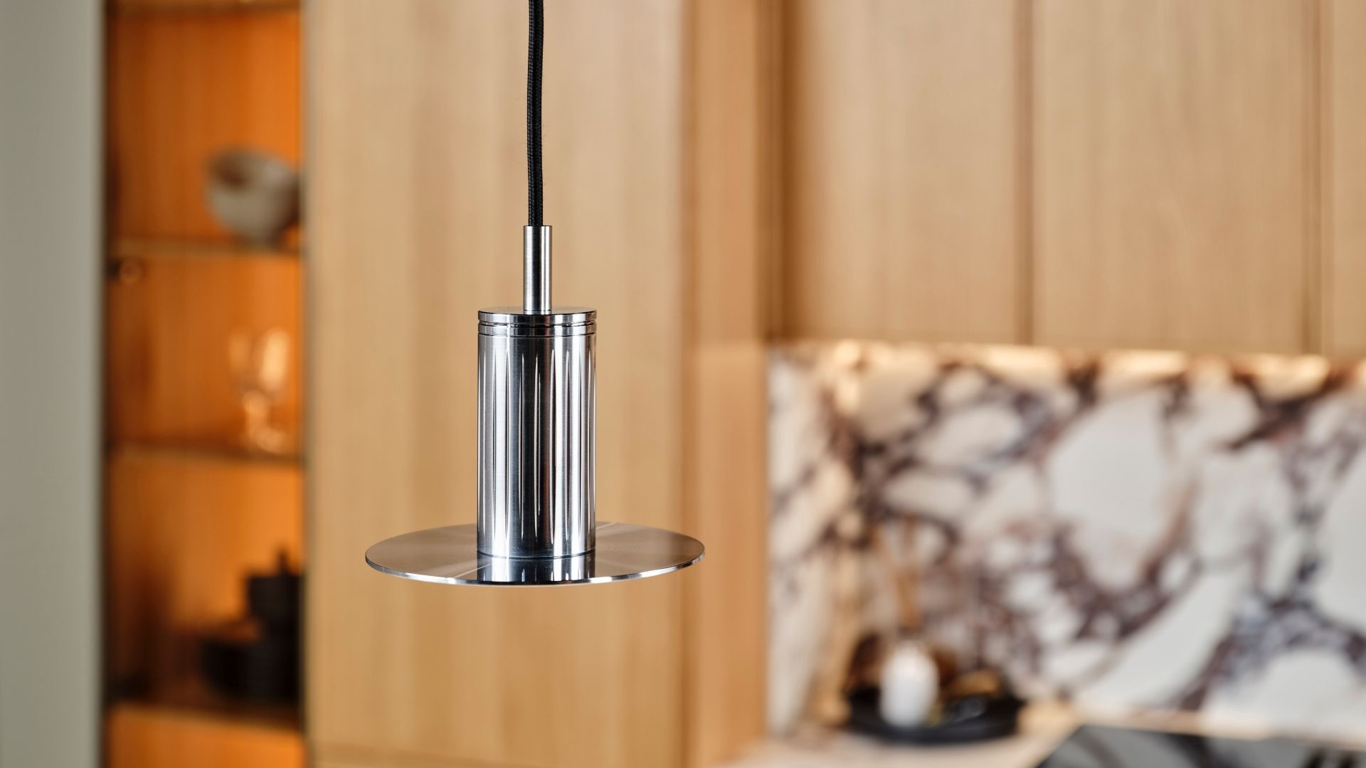 Harmoni Eg køkken fra Tvis Køkken med Rama lights lamper