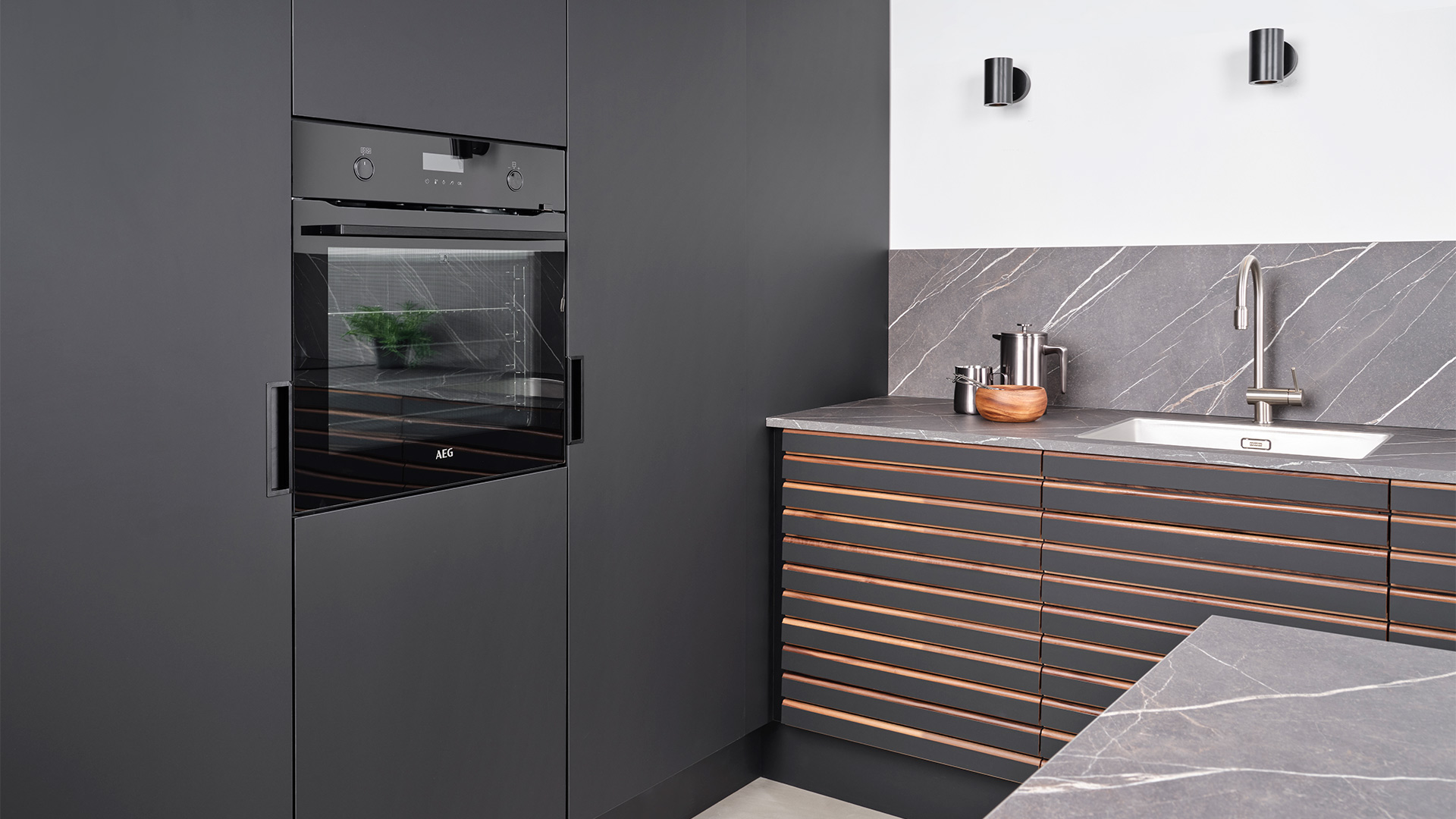 JORDNÆRT KØKKEN I <br />KLASSISK DESIGN