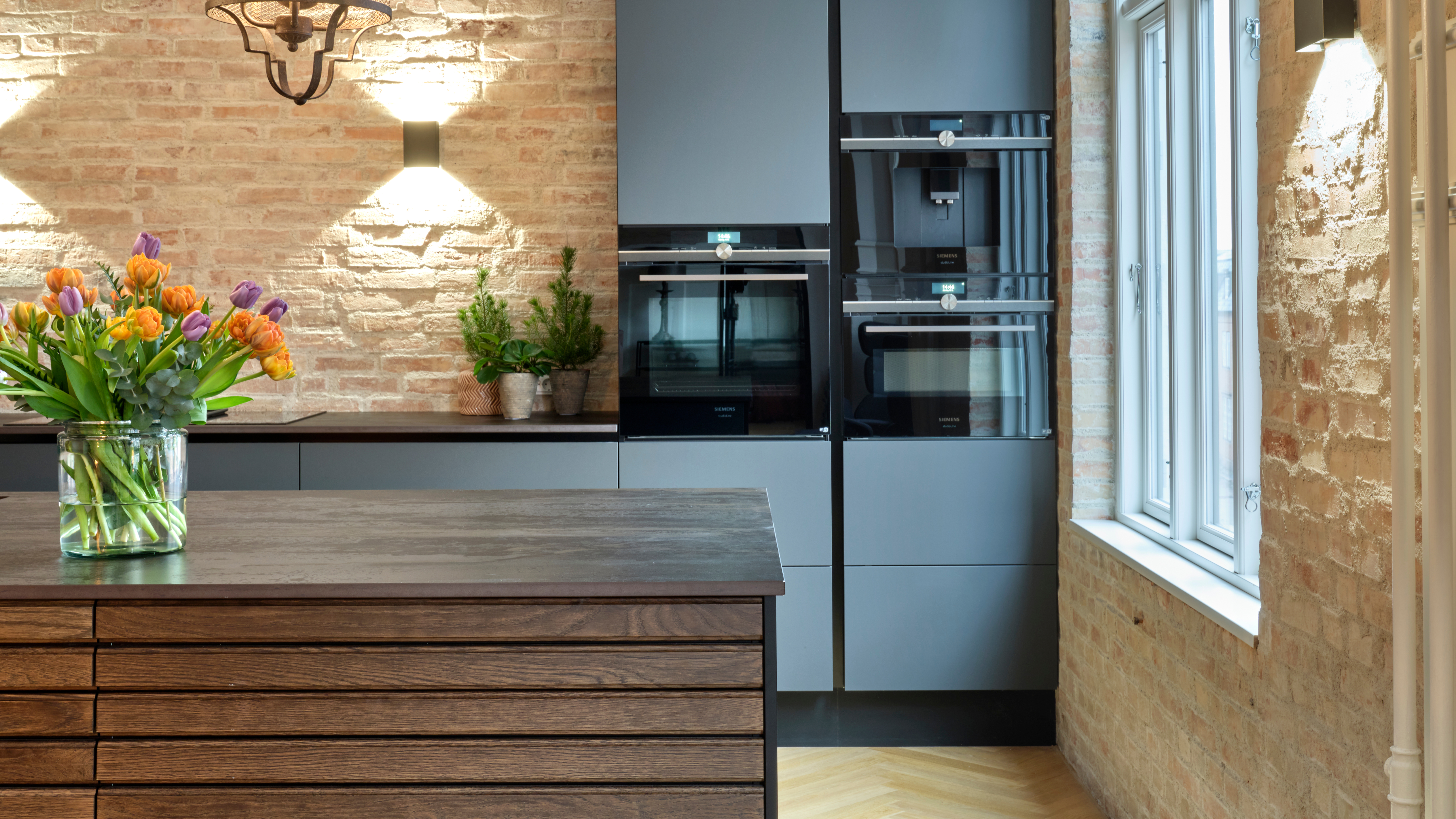 RESPEKTFULD RENOVERING:<br>RUSTIKT OG MODERNE